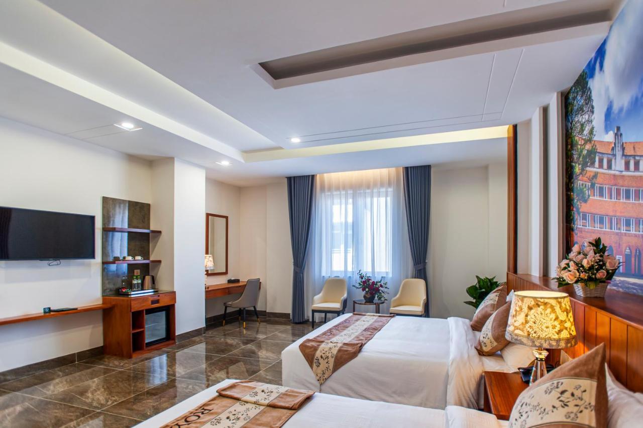 Royal Palace 3* Da Lat